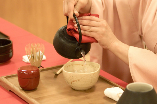 女人喝茶要行扣茶禮嗎，叩茶禮女士能用嗎？