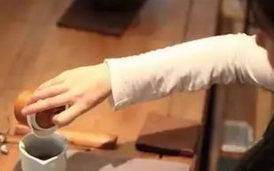 三才蓋碗的正確拿法，三才蓋碗抓碗法圖解