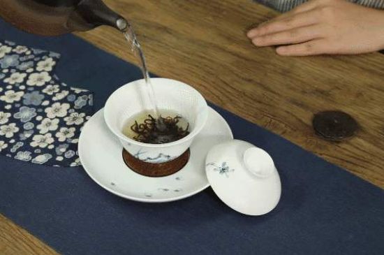 各類(lèi)茶的注水方式，不同的茶泡茶時(shí)怎么注水