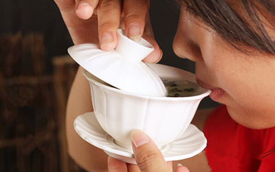 三才蓋碗的正確拿法，三才蓋碗抓碗法圖解