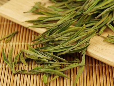 安吉白茶的功效與作用，簡單概括安吉<a href=http://m.zcf58.com/fenlei/baicha/ target=_blank class=infotextkey>白茶功效</a>