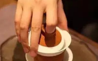 三才蓋碗的正確拿法，三才蓋碗抓碗法圖解