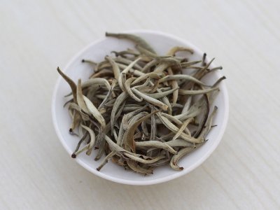 白茶品質(zhì)如何區(qū)分，白茶的優(yōu)劣質(zhì)量辨別方法