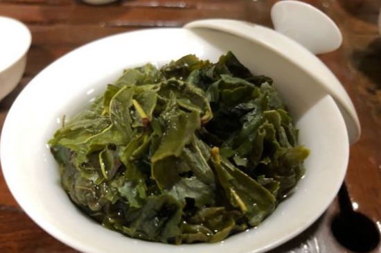 香精茶喝多了會(huì)怎么樣，茶葉加香精有什么害處？