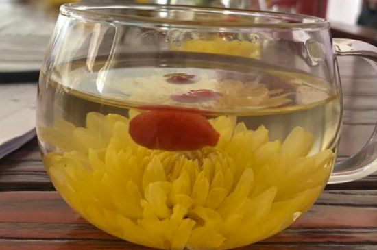 晚上可以喝菊花茶泡水嗎，睡覺前能不能喝菊花茶？