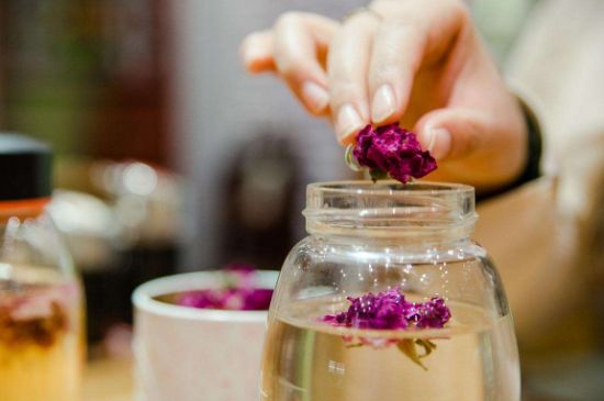 好玫瑰花茶多少錢一斤啊，玫瑰花茶價(jià)格多少錢合理？