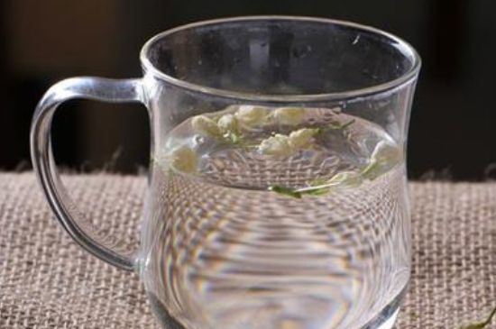 茉莉泡水禁忌，茉莉干花泡水的功效與禁忌