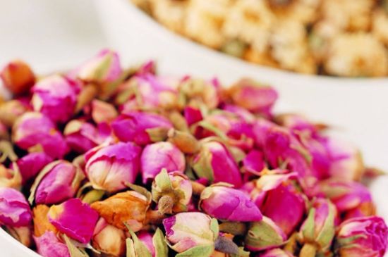 玫瑰花的最佳搭配，喝玫瑰花茶搭配什么喝好？