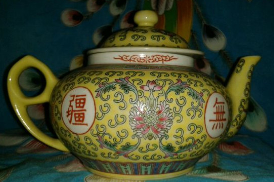 瓷壺適合泡什么茶，瓷器茶具喝什么茶好