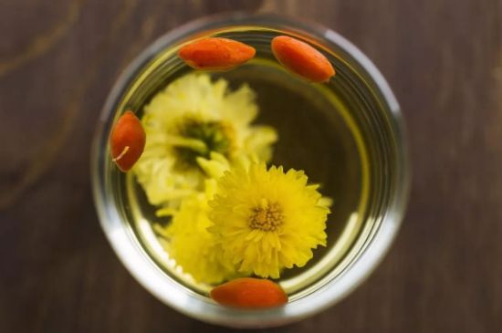 菊花茶的最佳搭配有哪幾樣，菊花茶和什么搭配喝效果好？