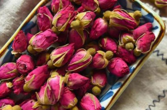 干玫瑰花泡水放幾顆，玫瑰花泡水一次放幾朵？