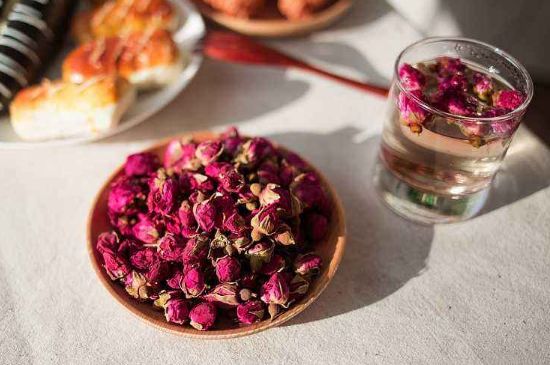 玫瑰花茶的功效與作用，堅持喝一個月玫瑰花茶會怎樣？