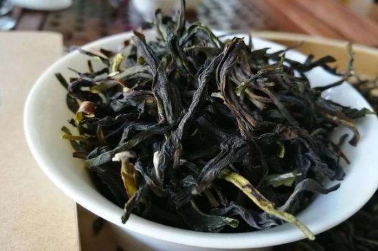 鴨屎香單叢雪片茶的特點，鳳凰雪片茶有什么特點？