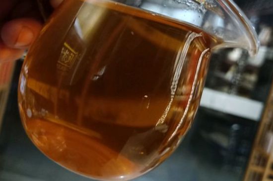 一天什么時(shí)候喝黑茶最好，喝黑茶一天最佳時(shí)間和季節(jié)