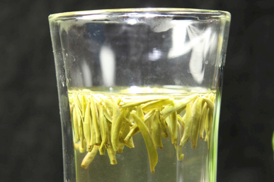 竹葉青茶泡不立起來怎么回事，竹葉青茶怎么泡立起來