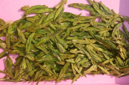 西湖龍井新茶和陳茶的區(qū)別，怎么區(qū)分龍井新茶和舊茶？