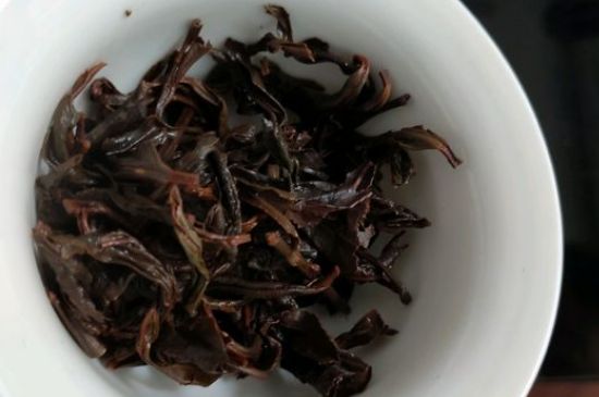 正山小種喝起來苦澀有點(diǎn)酸對(duì)嗎，正山小種發(fā)酸有害嗎