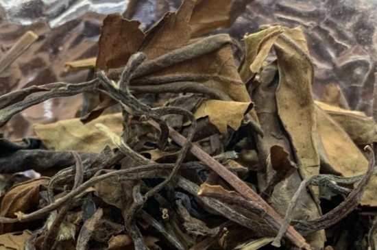 老白茶上火還是去火？夏季喝煮的老白茶會(huì)容易上火！