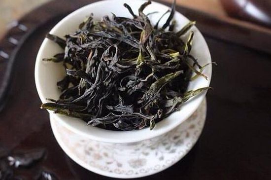 鴨屎香單叢雪片茶的特點，鳳凰雪片茶有什么特點？