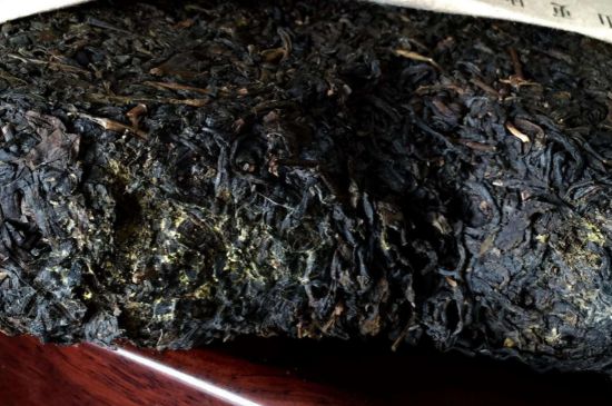 伏茶里的金花是黃曲霉素嗎，金花茯茶里的是什么菌