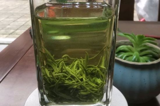 綠茶放了三年還能喝嗎，綠茶放久了喝了會(huì)怎樣