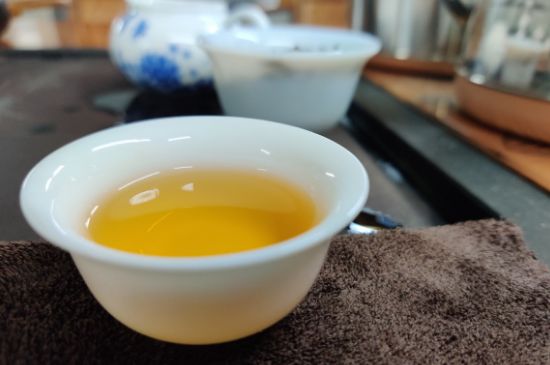 蜜蘭香好還是鴨屎香好，鳳凰單叢茶蜜蘭香和鴨屎香特點(diǎn)有哪些？