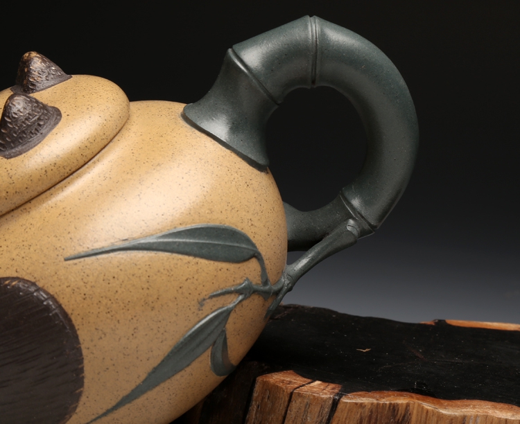 呂堯臣大師制作的可愛熊貓壺